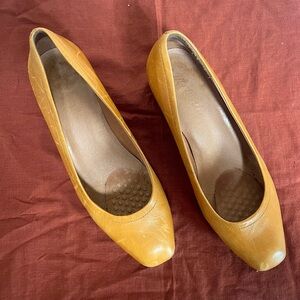 Madewell mid height wood-block heel pumps in mustard yellow, size 8.5